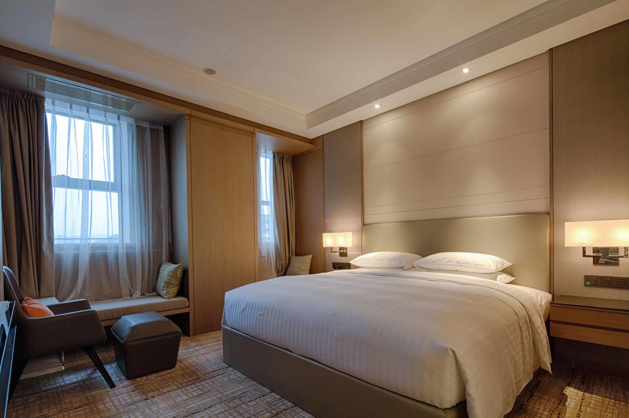 Courtyard By Marriott Xinchang Exterior photo